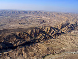 קובץ:250px-Makhtesh gadol.jpg
