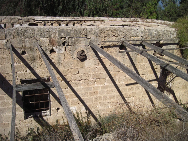 קובץ:ביתחוהכביש.JPG