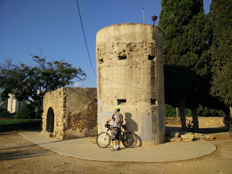 קובץ:הפילבוקס בתל גיבורים.jpg