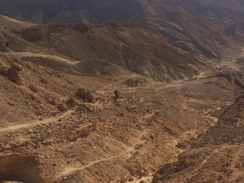 קובץ:ירידה לצד נקרות.JPG