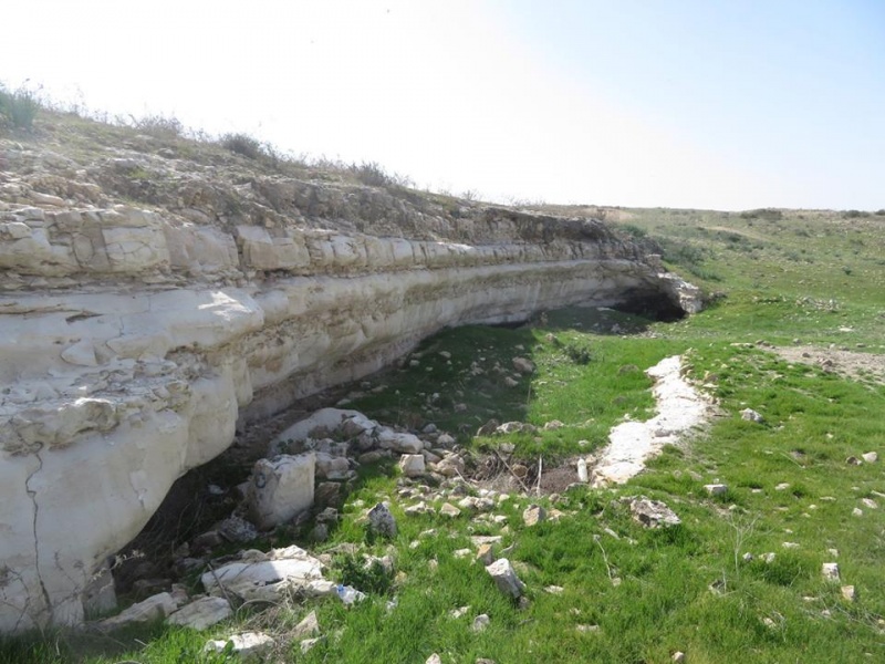 קובץ:מאגורותכרכור.jpg