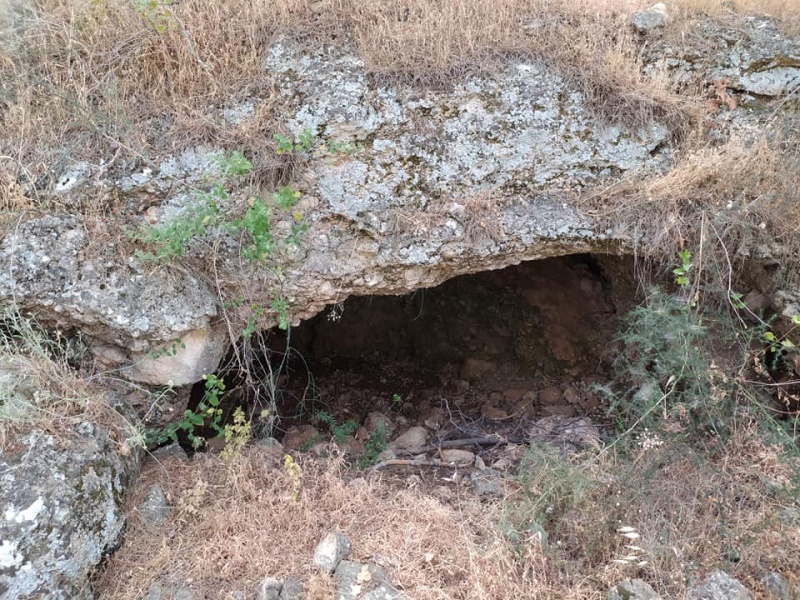 קובץ:מערתשיבליהקטנה.jpg