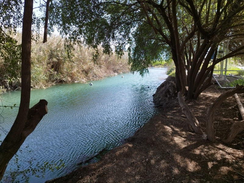 קובץ:עין אמון עין ירמוך.jpg