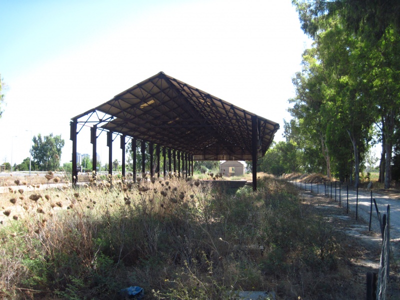 קובץ:תחנתרכבתישנהיבנה.JPG