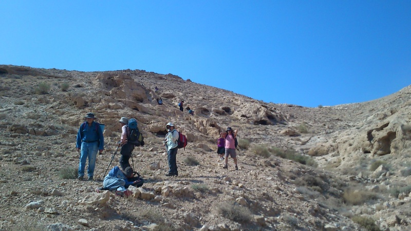 קובץ:תחתית מעלה מצוקי חימר. מעלה חמורים קדום..JPG