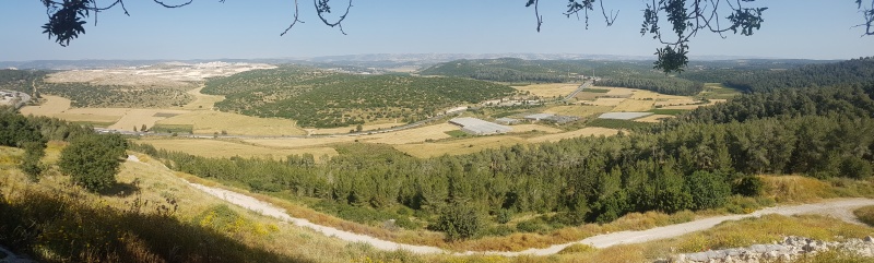 קובץ:תצפית מזרחה מתל עזקה.jpg