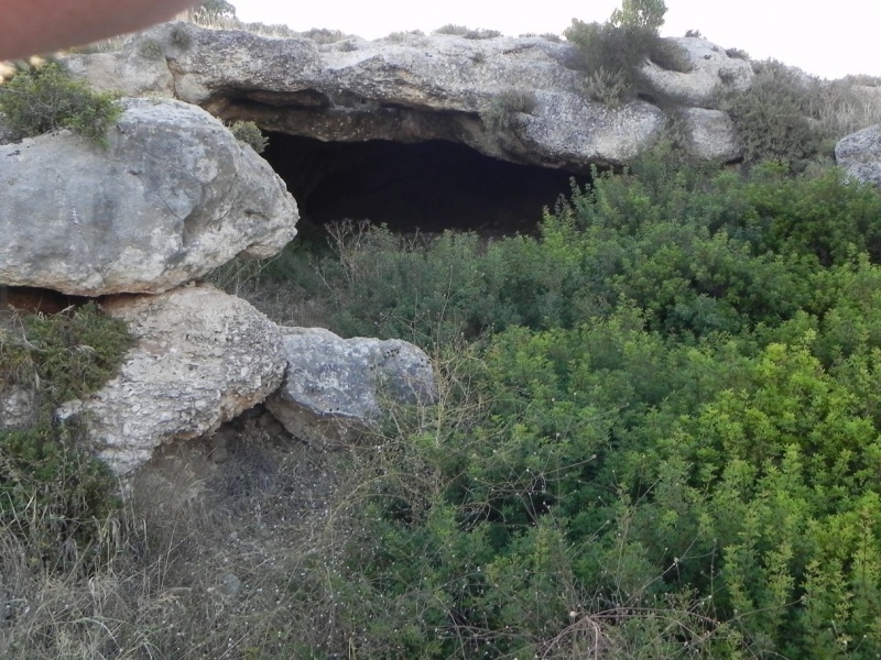 קובץ:Tirat Carmel cave1.JPG