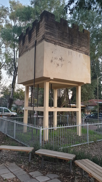 קובץ:Water tower - Mahanayim 5.jpg